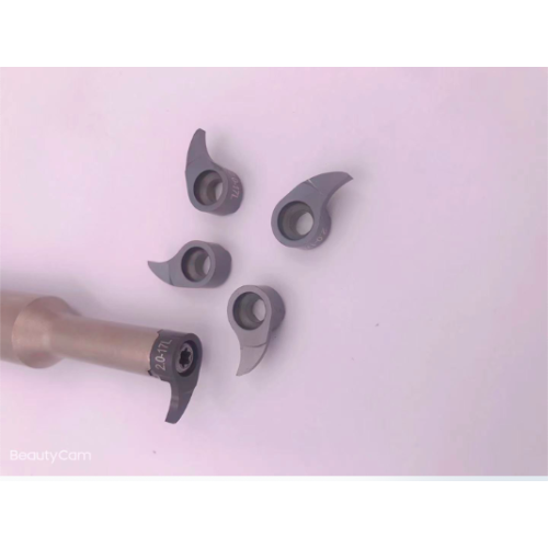 Carbide inserts for grooving